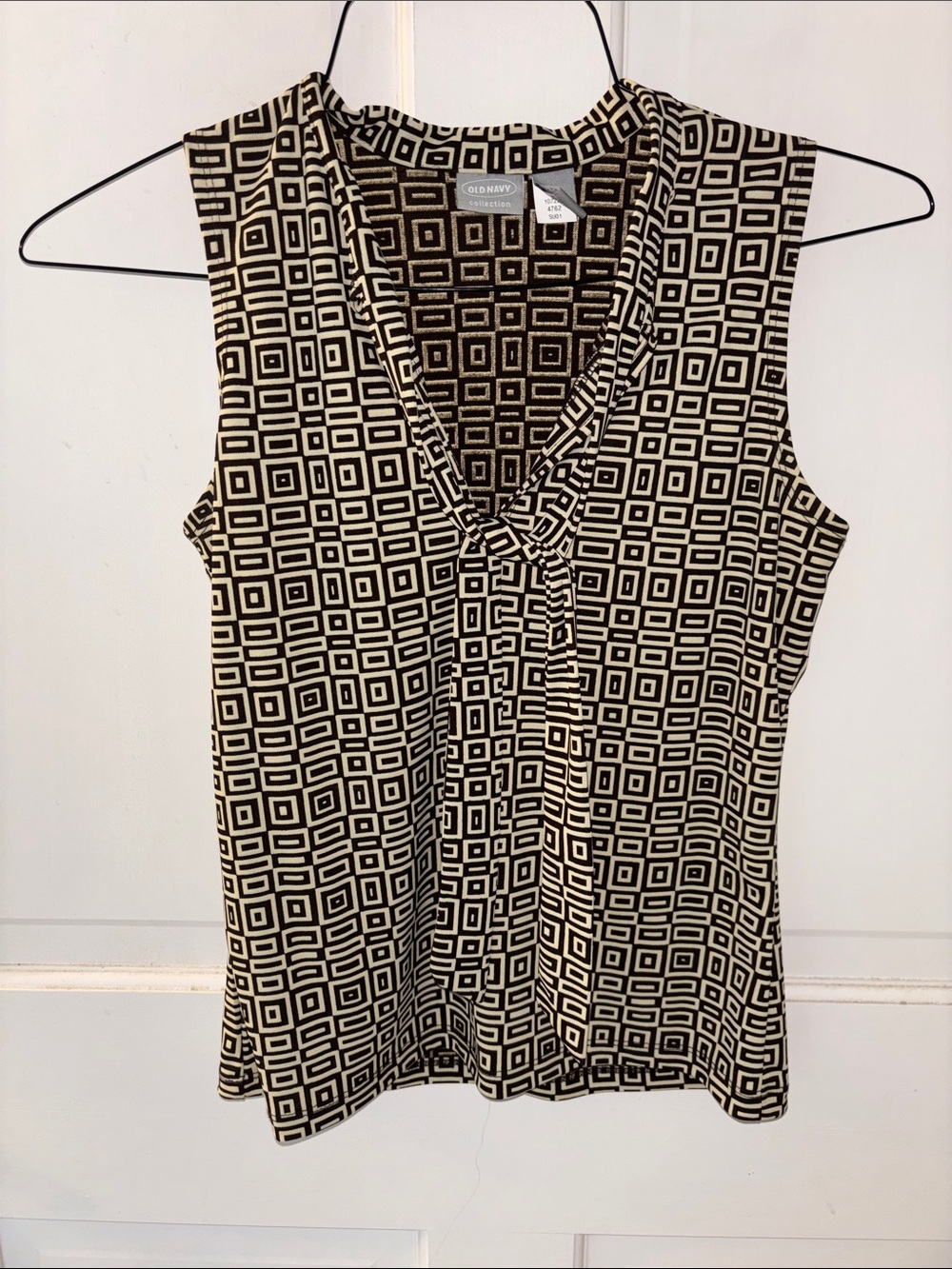 Old Navy Dark Brown and Cream Geometric Sleeveless V-Neck Blouse